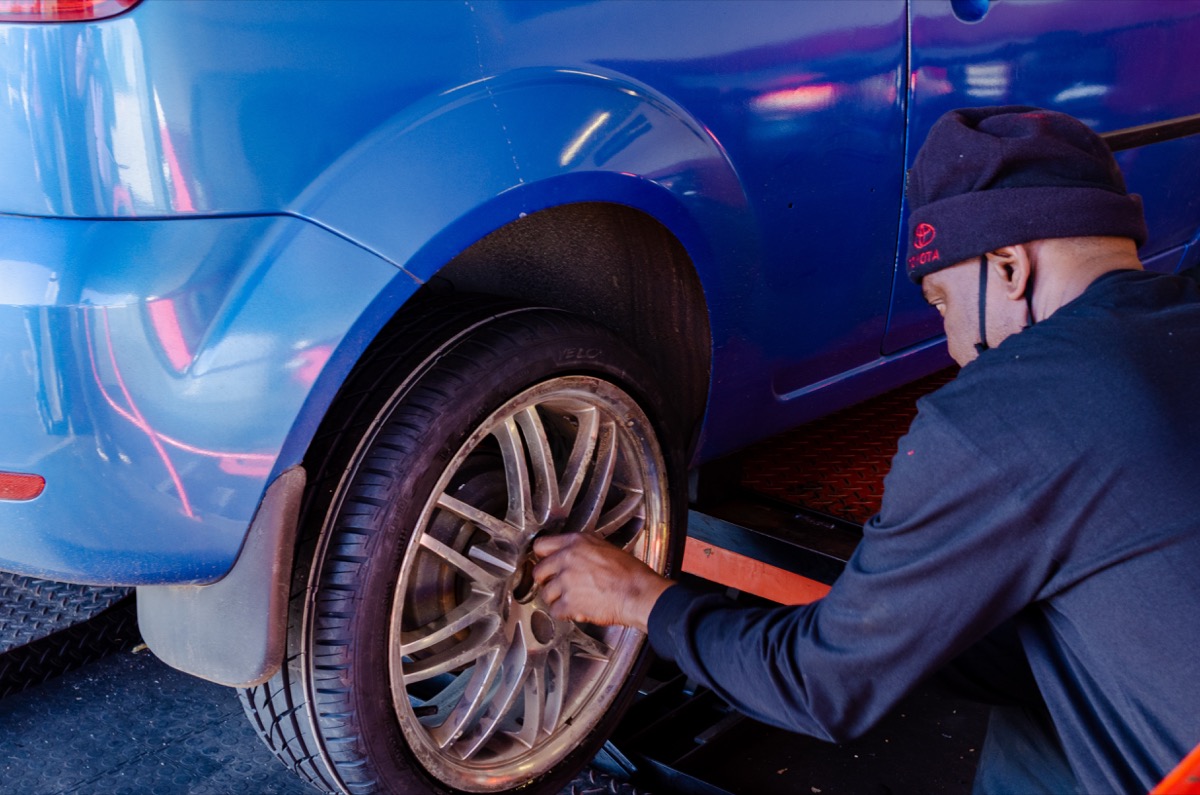 Faut-il inverser les pneus sur une voiture ?